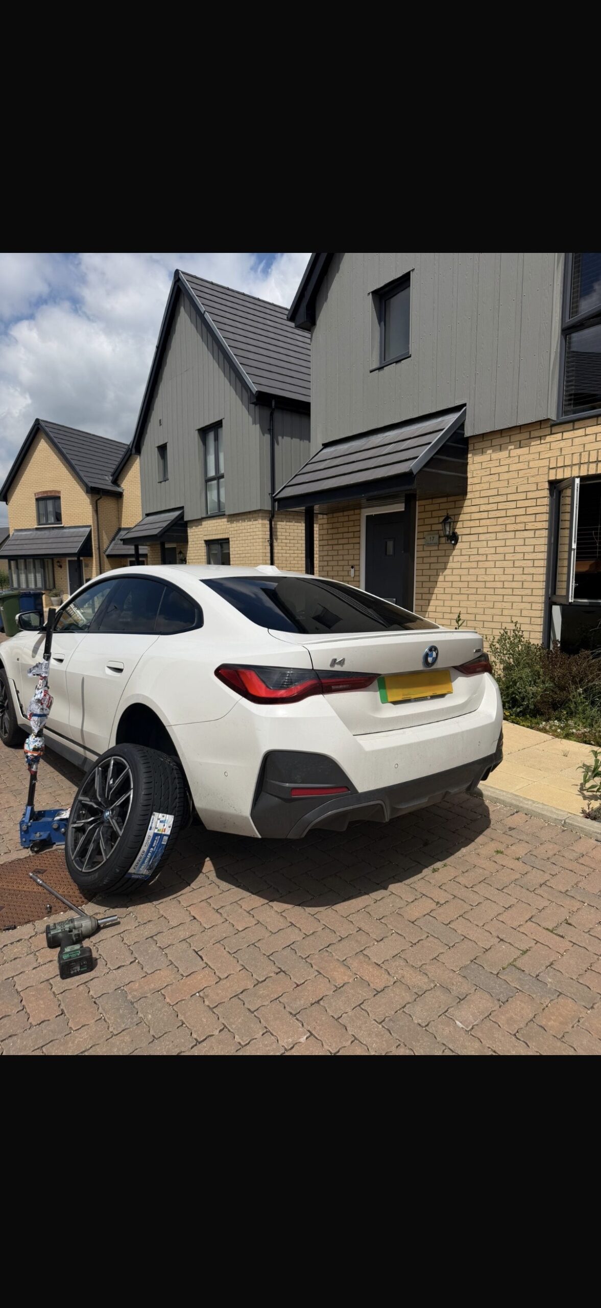 Van and car tyre fitting