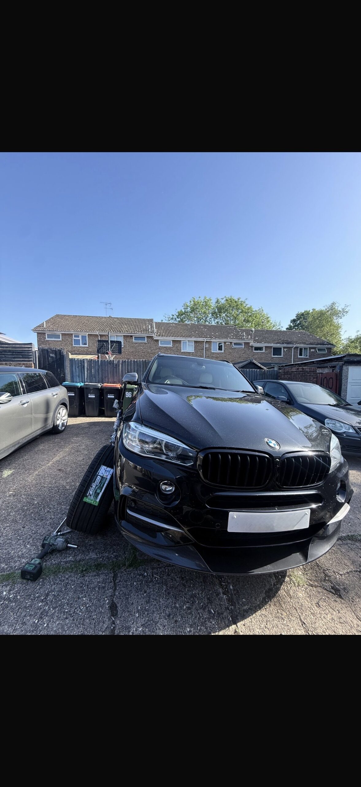 Tyre fitting service